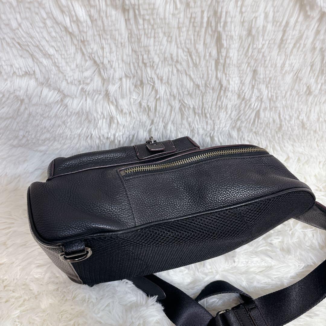 COACH スリングショルダー　クロスボディ　ボディバッグ　肩掛け