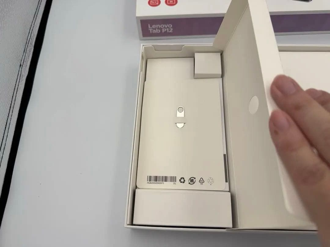 Lenovo Tab P12 本体 Dolby Atmos対応