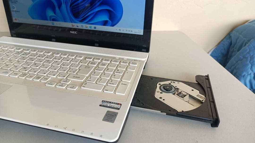 Blu-rayノートパソコンNEC Core i7 SSD128G メモリ8G