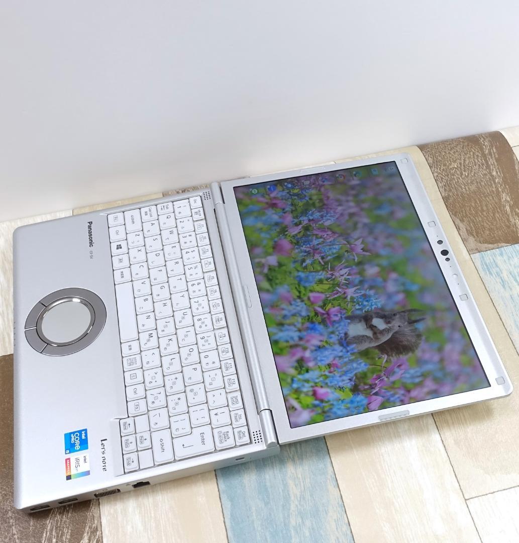 極美品の軽量モバイル✨１１世代コアｉ５に超高速で新品のＳＳＤ１ＴＢ＆１６Ｇメモリ