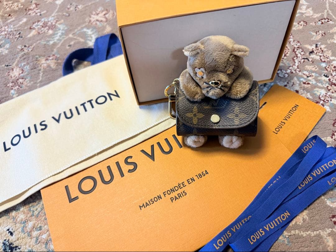 Louis Vuitton ぬいぐるみ型AirPodsケース