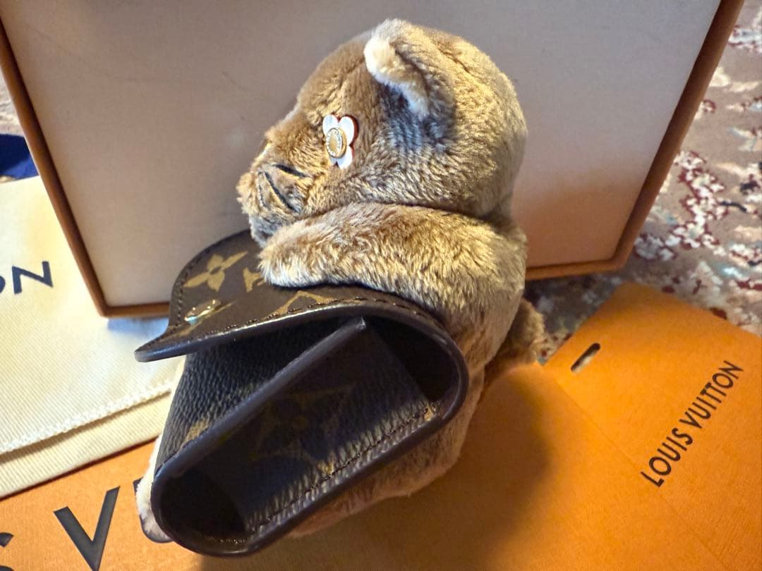 Louis Vuitton ぬいぐるみ型AirPodsケース