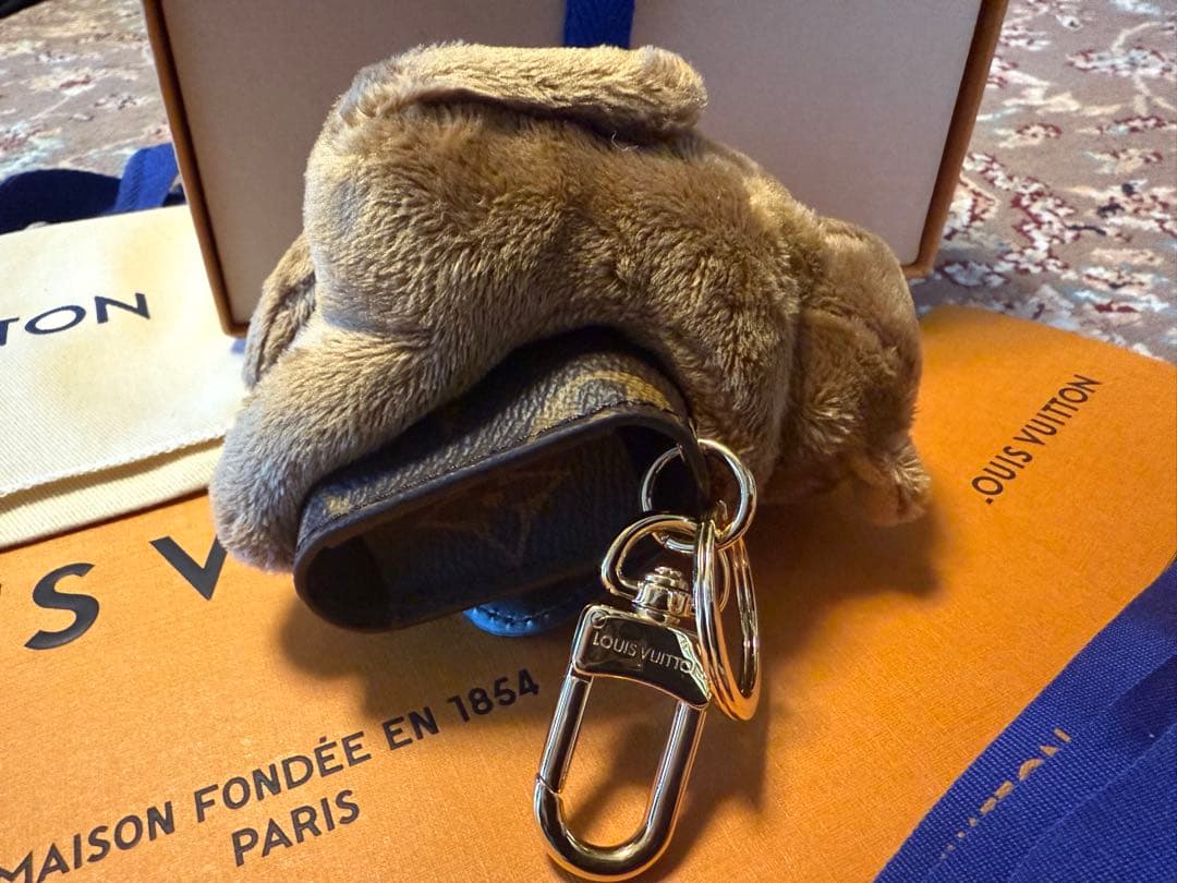 Louis Vuitton ぬいぐるみ型AirPodsケース