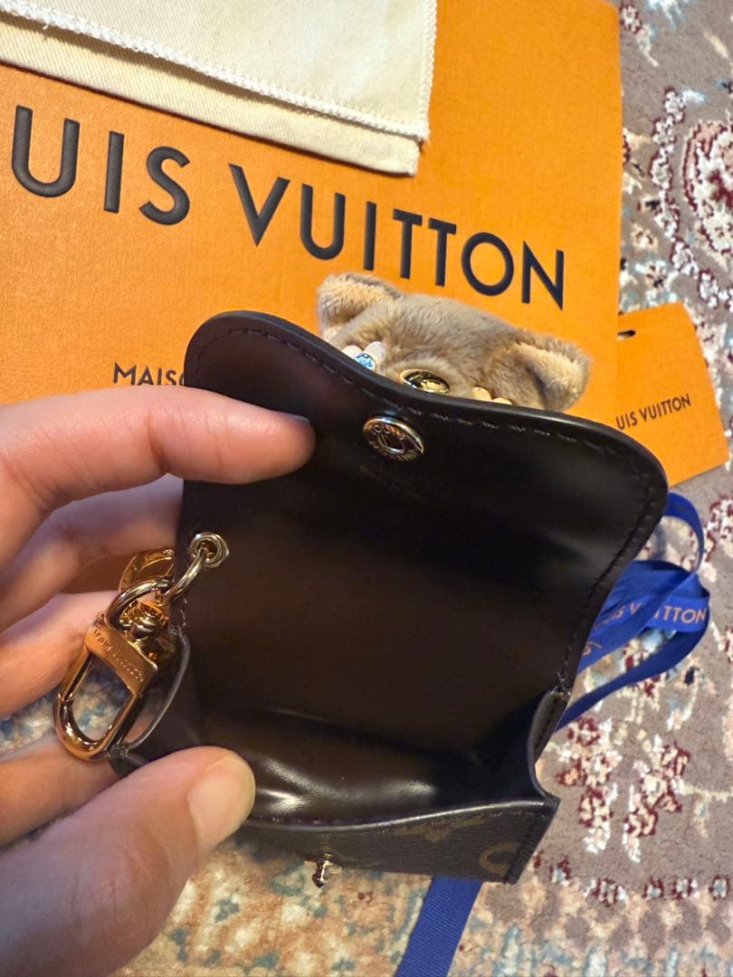 Louis Vuitton ぬいぐるみ型AirPodsケース
