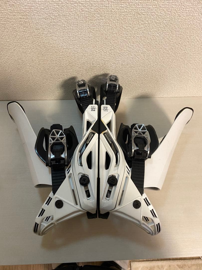 SALOMON　DISTRICT　ディストリクト　 M　白　23-24