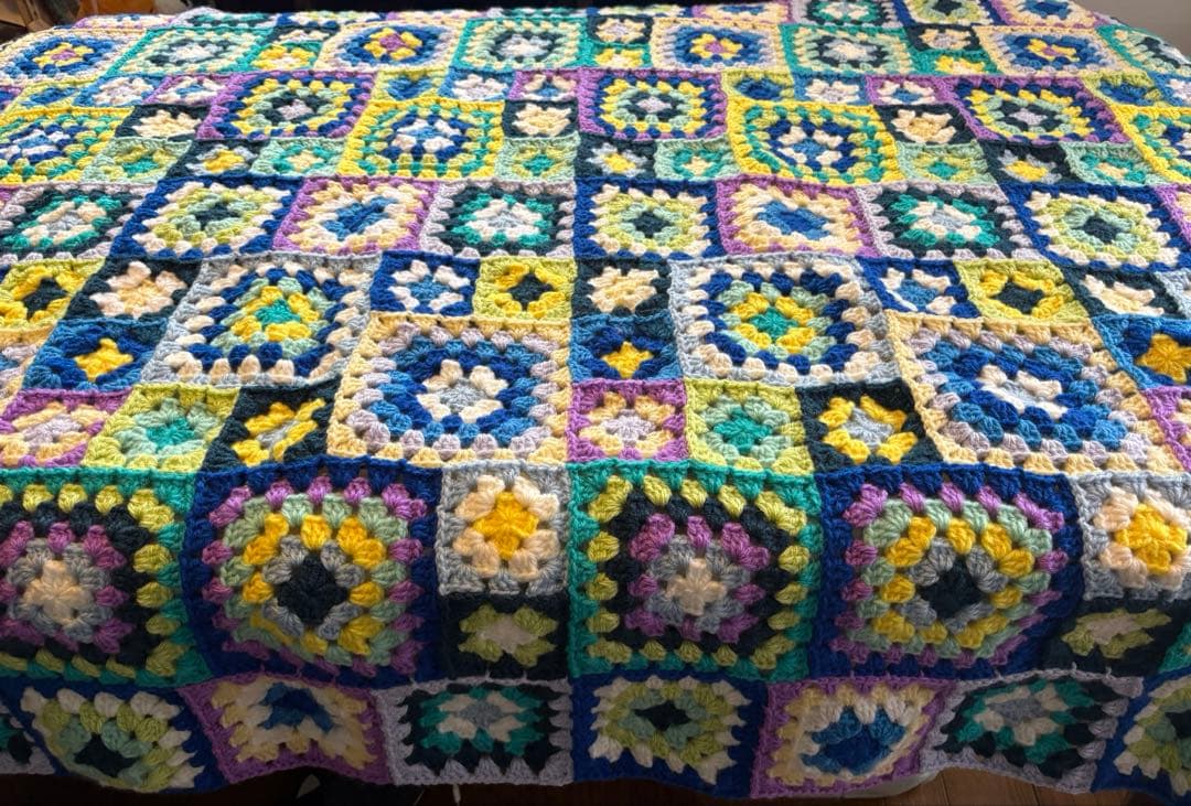 ハンドメイド✳︎大判✳︎グラニースクエア✳︎ブランケット✳︎マルチカバー