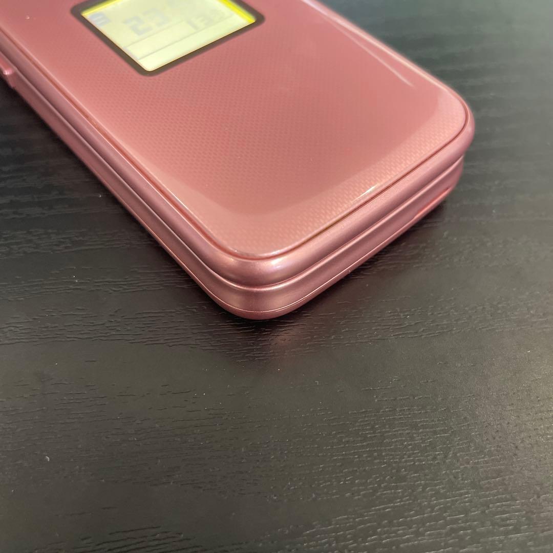 docomo らくらくホン F-02J ピンク　折りたたみ携帯電話