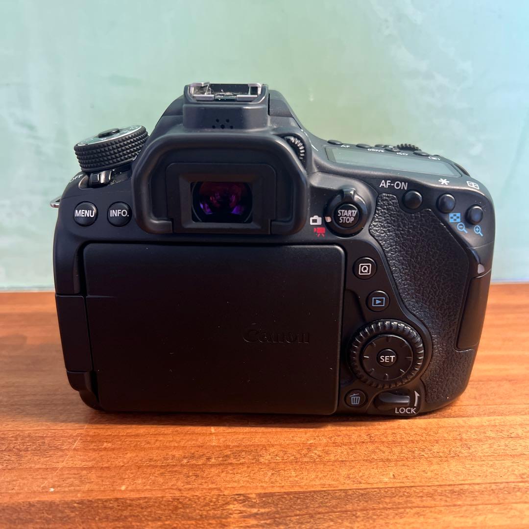 Canon EOS 80Dデジタル一眼レフカメラ・標準ズームレンズ＆単焦点レンズ