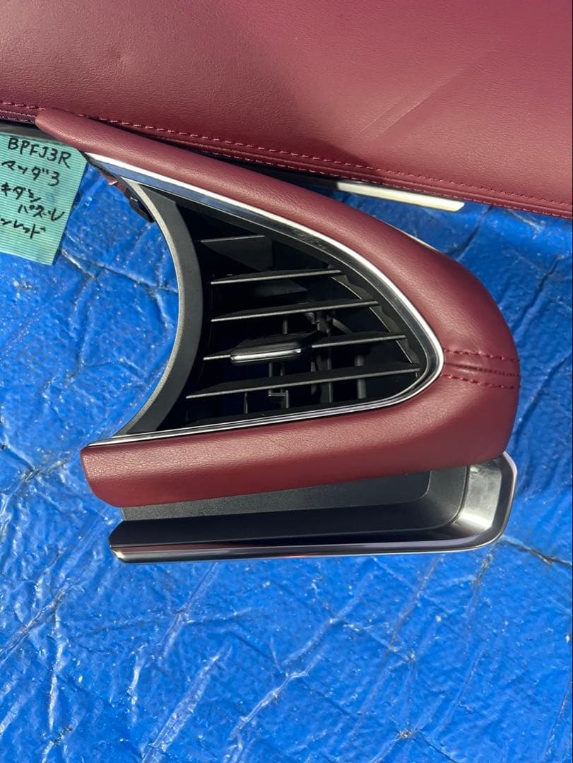 マツダ3 BPFJ3R エアコン吹き出しパネル　赤　※フォロー割OK