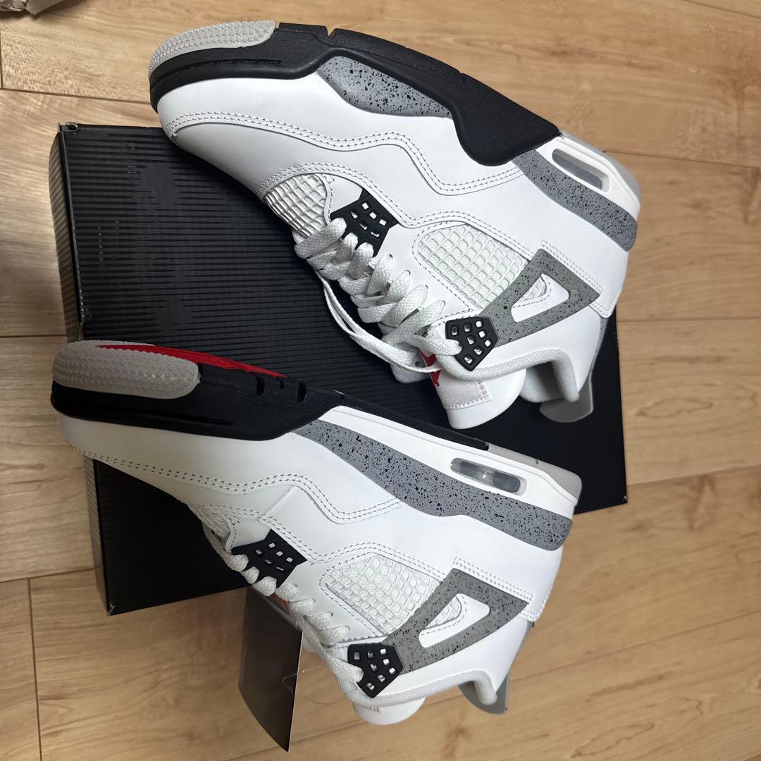 Nike Air Jordan 4 レトロ　ホワイトセメント