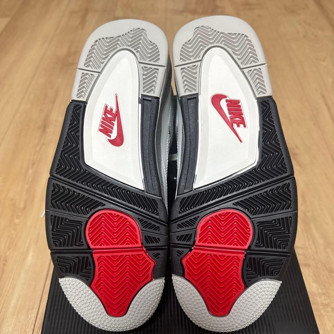 Nike Air Jordan 4 レトロ　ホワイトセメント