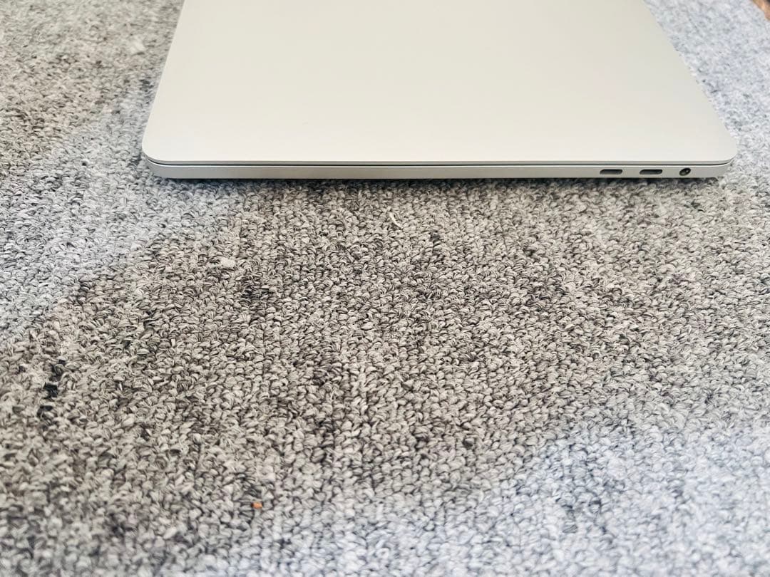 MacBook本体 Macbook Pro 2020 Core i7/32gb/1TB