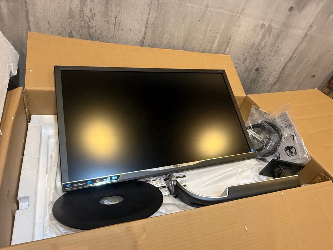 PHILIPS 4K 32インチ 液晶モニター 328P6VUBREB/11