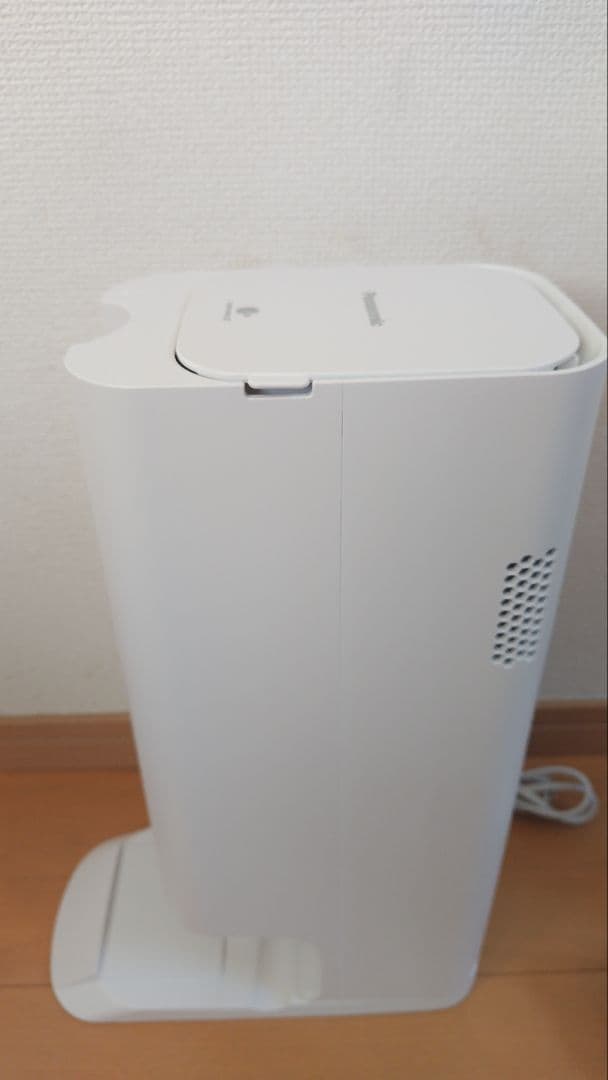 【美品！送料込】2025年製 Panasonic製コードレススティッククリーナー