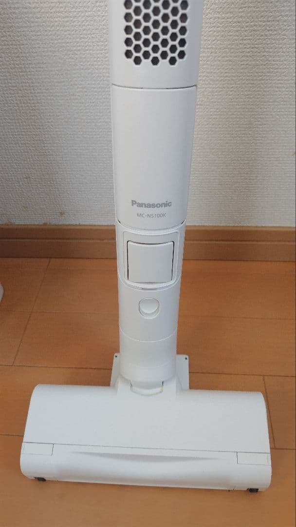 【美品！送料込】2025年製 Panasonic製コードレススティッククリーナー