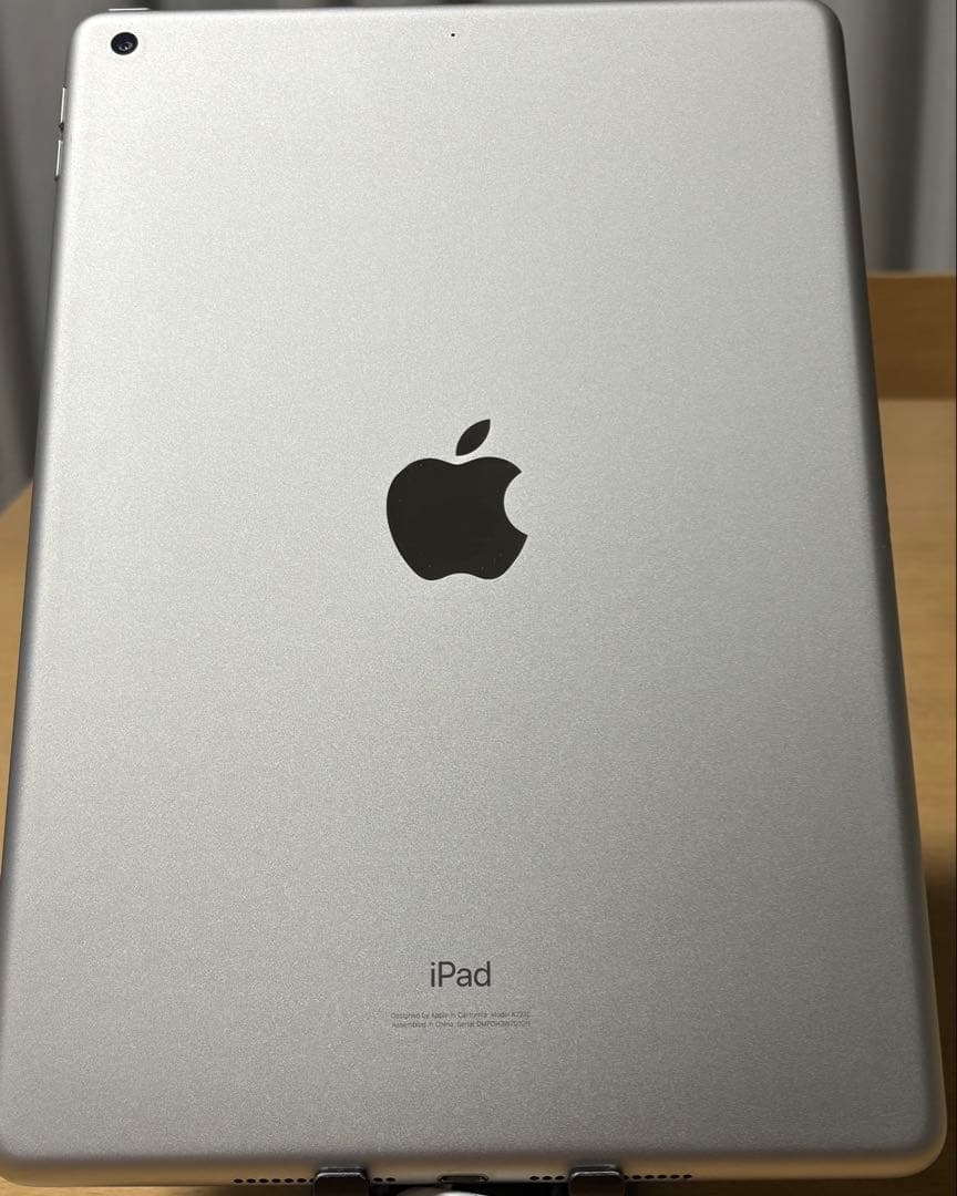iPad (第8世代) 128GB Wi-Fi シルバー　A2270 画面割れ