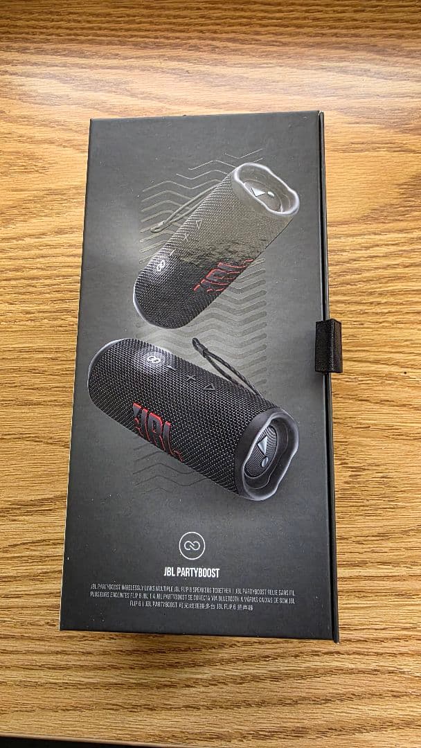 JBL Flip 6スマートスピーカー 本体とUSBケーブル