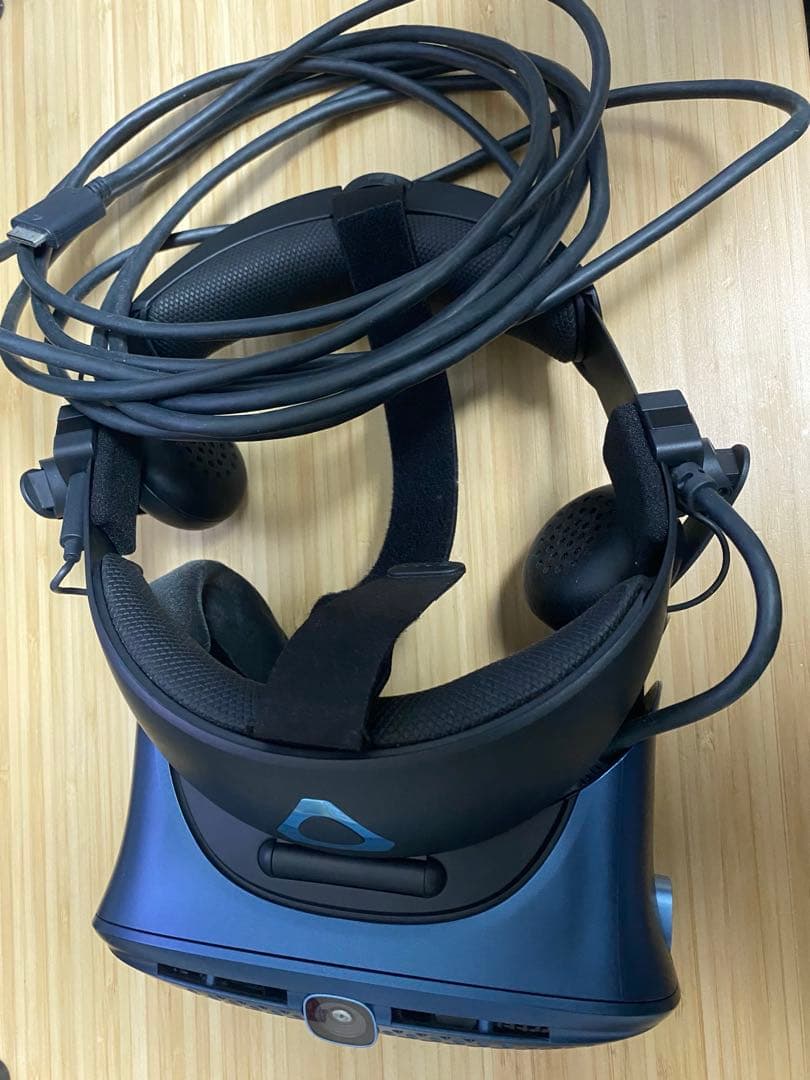 HTC VIVE COSMOS VRゴーグル