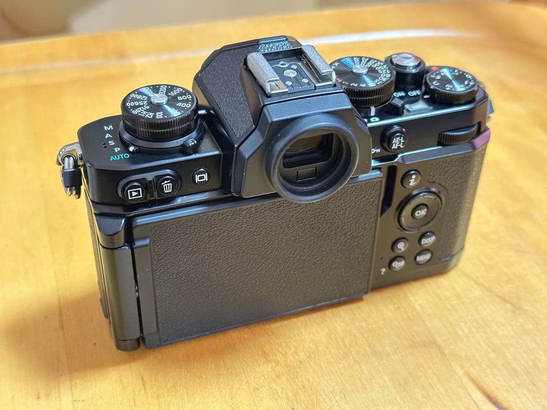 Nikon Zfc レンズキット 「撮影枚数111枚」とおまけ付き