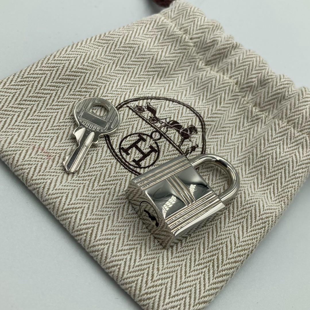 ！極美品！　エルメス　南京錠　鍵付き　シルバー