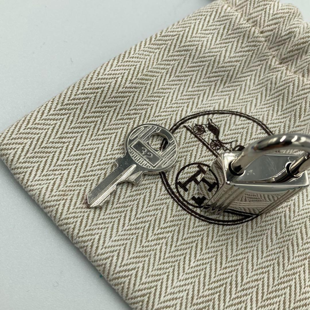 ！極美品！　エルメス　南京錠　鍵付き　シルバー