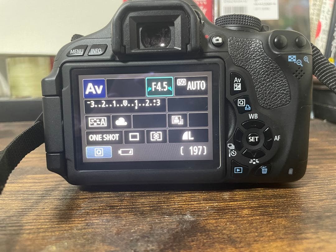 Canon EOS Kiss X5 デジタル一眼レフ 本体とレンズ2本