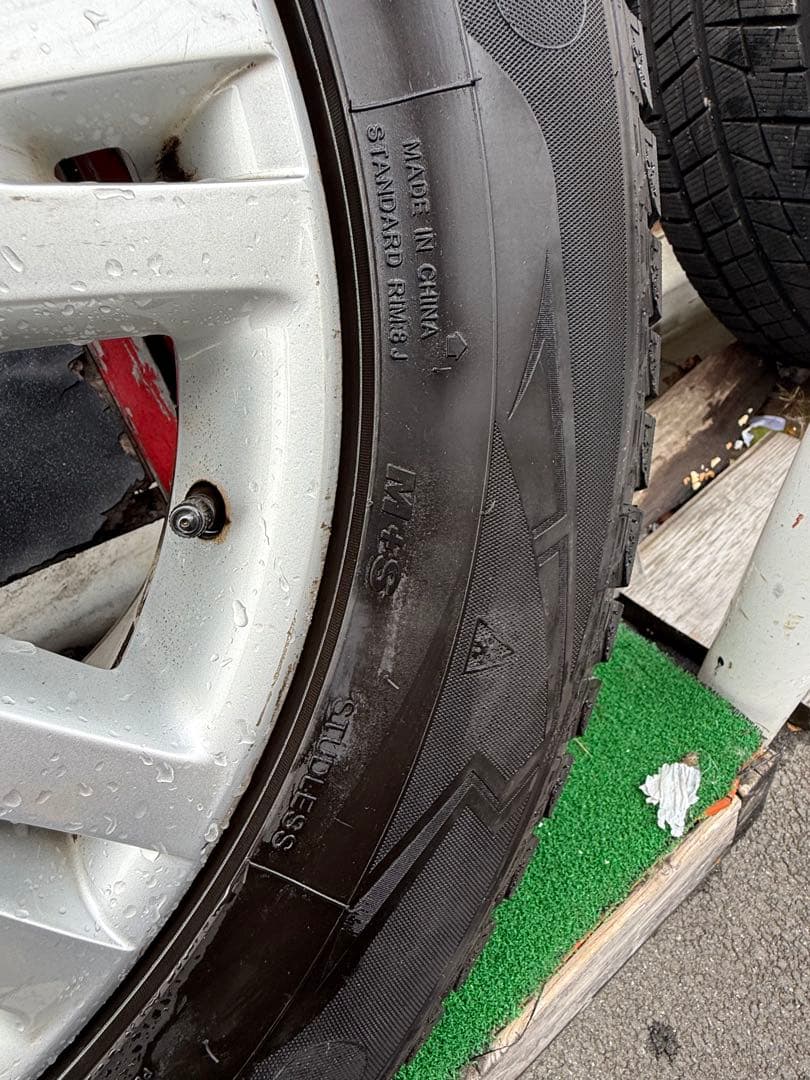 フォルクスワーゲン18インチトゥワレグホイール×スタッドレス 265/60R18