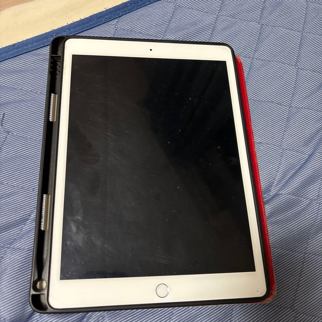 iPad (第6世代) 赤色ケース付き