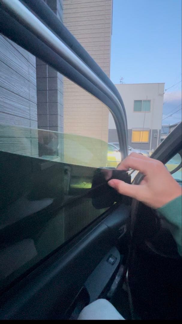 取り外し可能サンシェード風ウィンドウフィルム セミスモーク ハイエース 15%