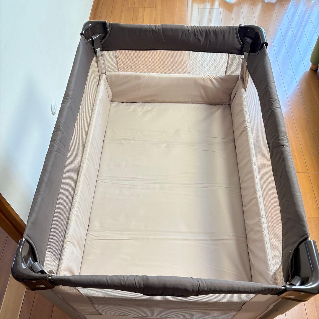 【動作良好・匿名配送】アップリカ ココネルエアー ベビーベッド ココア