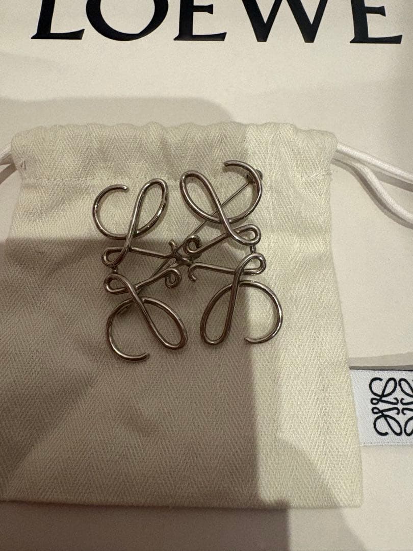 【1月31日まで値下げ】ロエベ　ブローチ