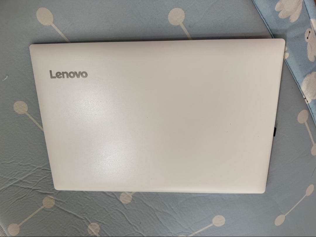 Lenovo ホワイト ノートパソコン