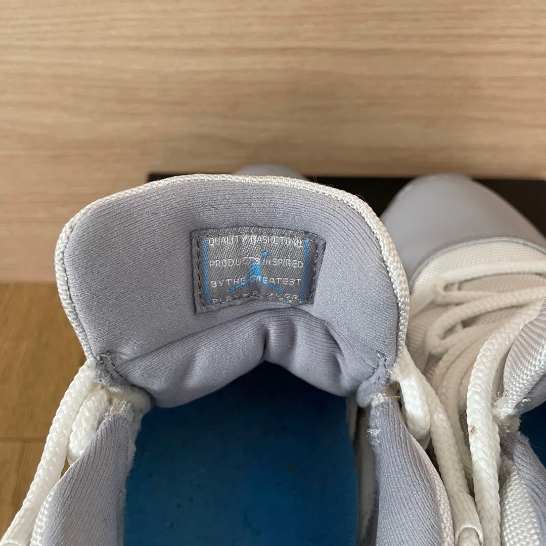 【美品】ナイキ エアジョーダン 11レトロ ロー　27cm 白　グレー