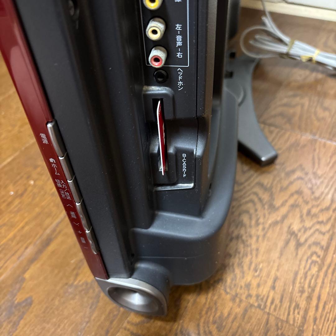 SHARP　AQUOS　液晶テレビ赤　32型　世界の亀山ブランド