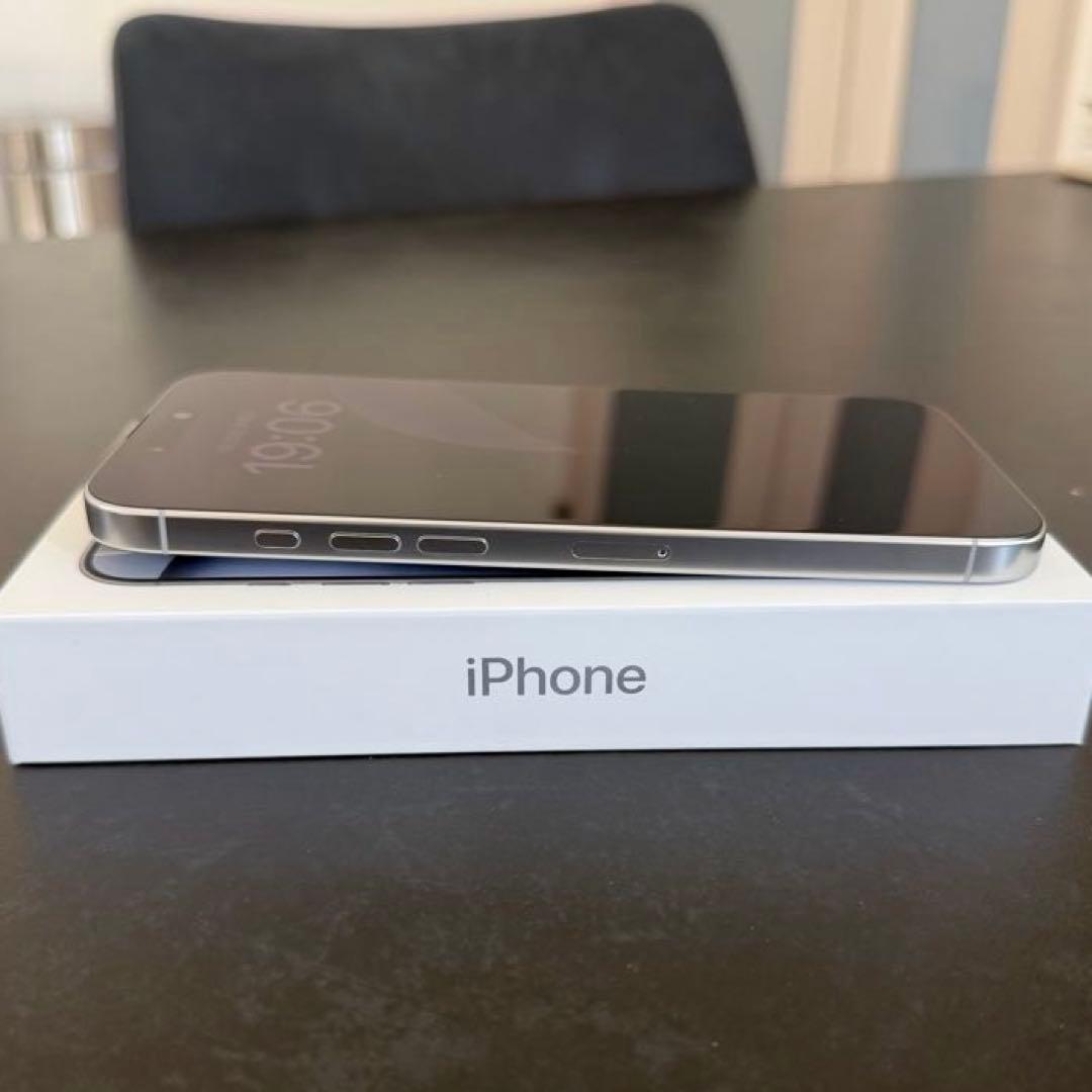 iPhone 16 Pro Max 256GB SIMフリー ホワイトチタニウム