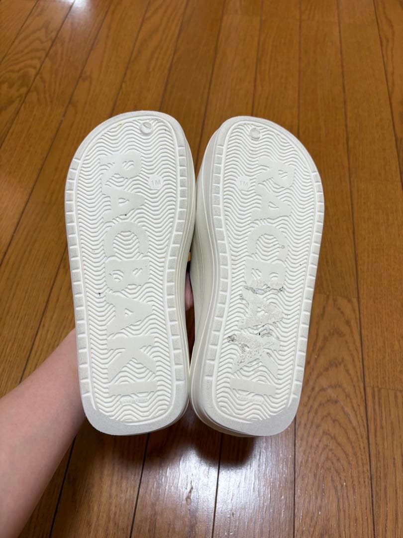 ラクバキ　イージーサンダルホワイト　Mサイズ