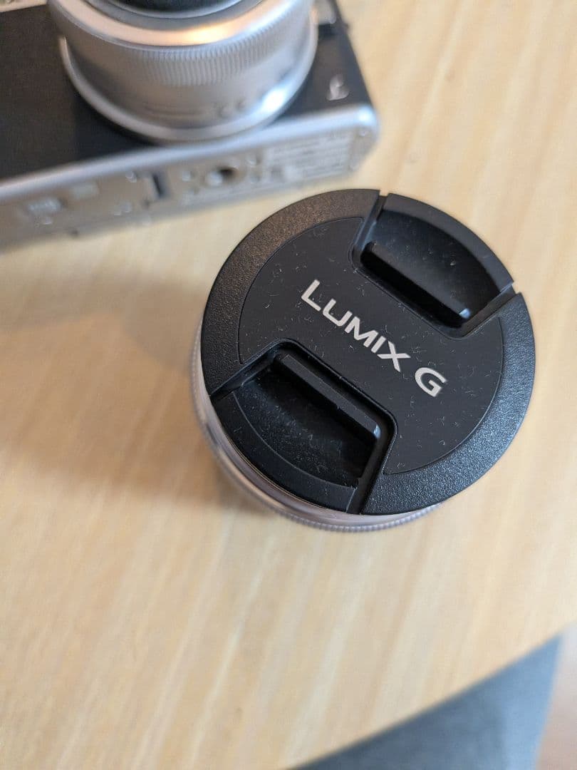 デジカメ　Panasonic LUMIX DMC-GF7 ジャンク品？動作確認☓