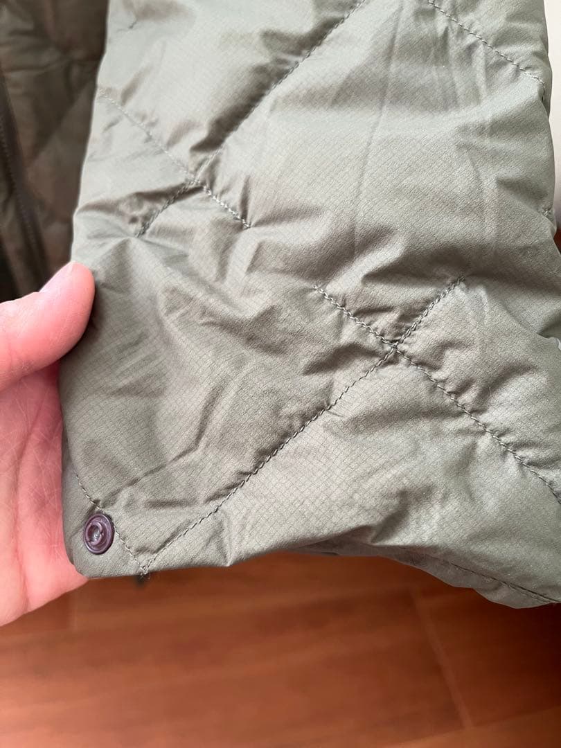 美品　モンベル　ダウンパーカー　L