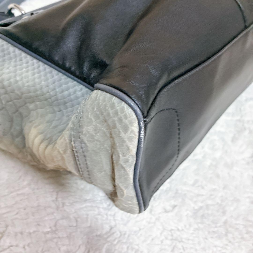 良品　COACH コーチ　トートバッグ　パイソン　チャーム　ターンロック