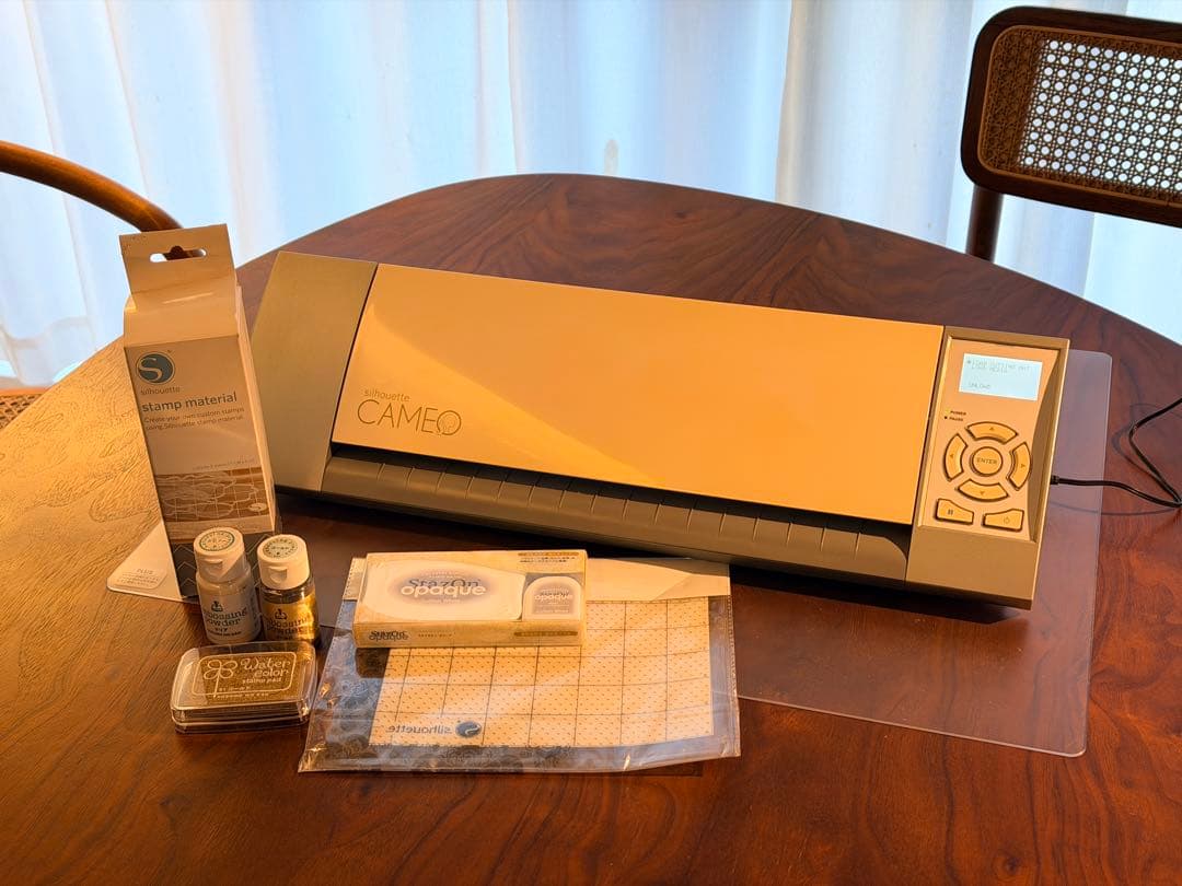 Silhouette CAMEO（初代）カッティングマシン 本体＋おまけ付き