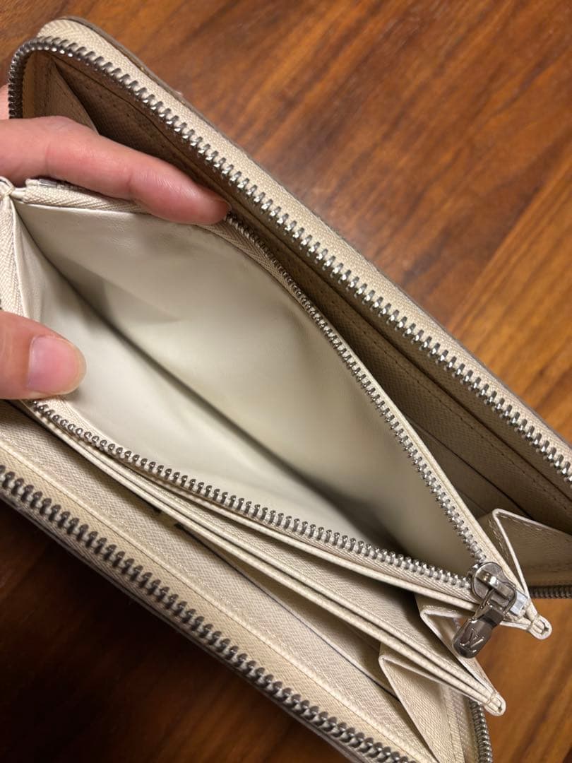 Louis Vuitton エピレザー 長財布 ホワイト