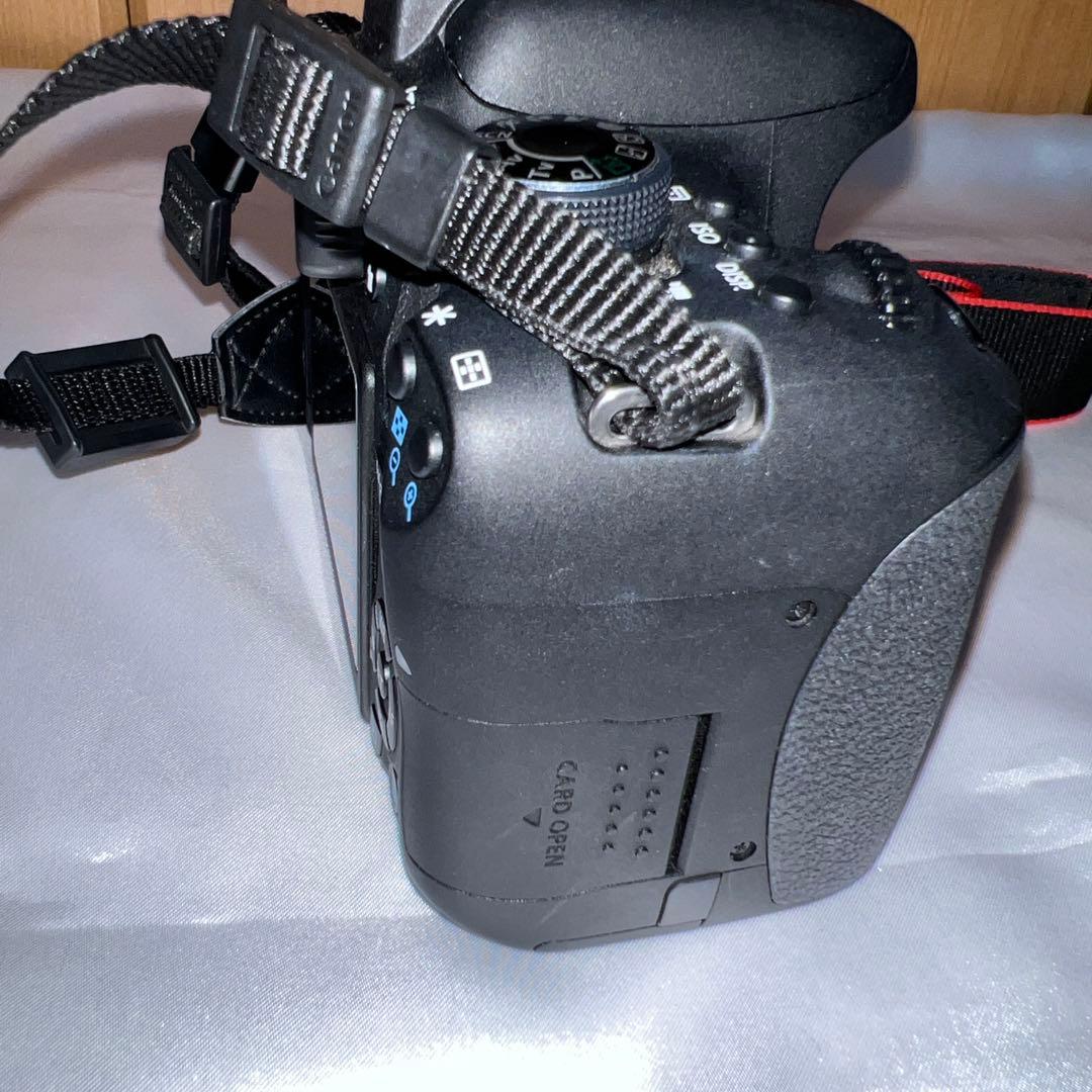 Canon EOS Kiss X8i ダブルズーム 一眼レフカメラ　フルセット