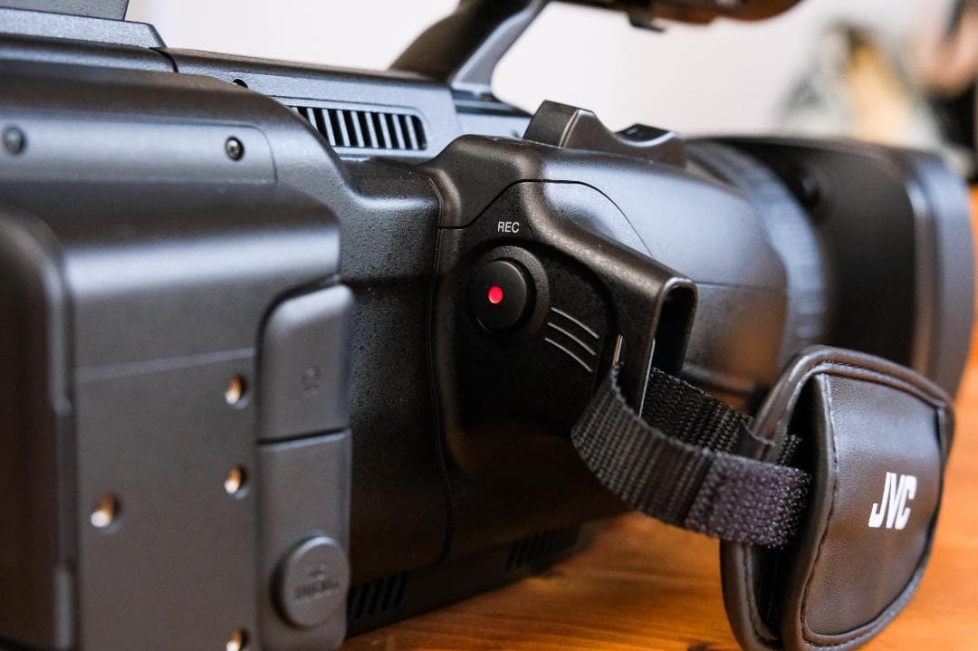 JVC 4Kビデオカメラ HC500 美品