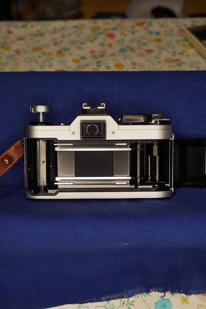 Canon AE-1 ￼ボディとストラップのみ