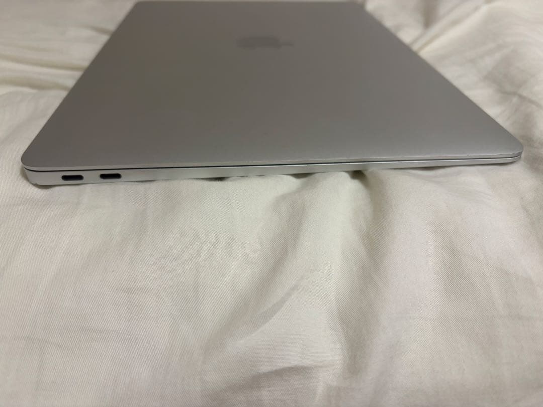 Apple MacBook Air 13.3インチ Intel Core i3
