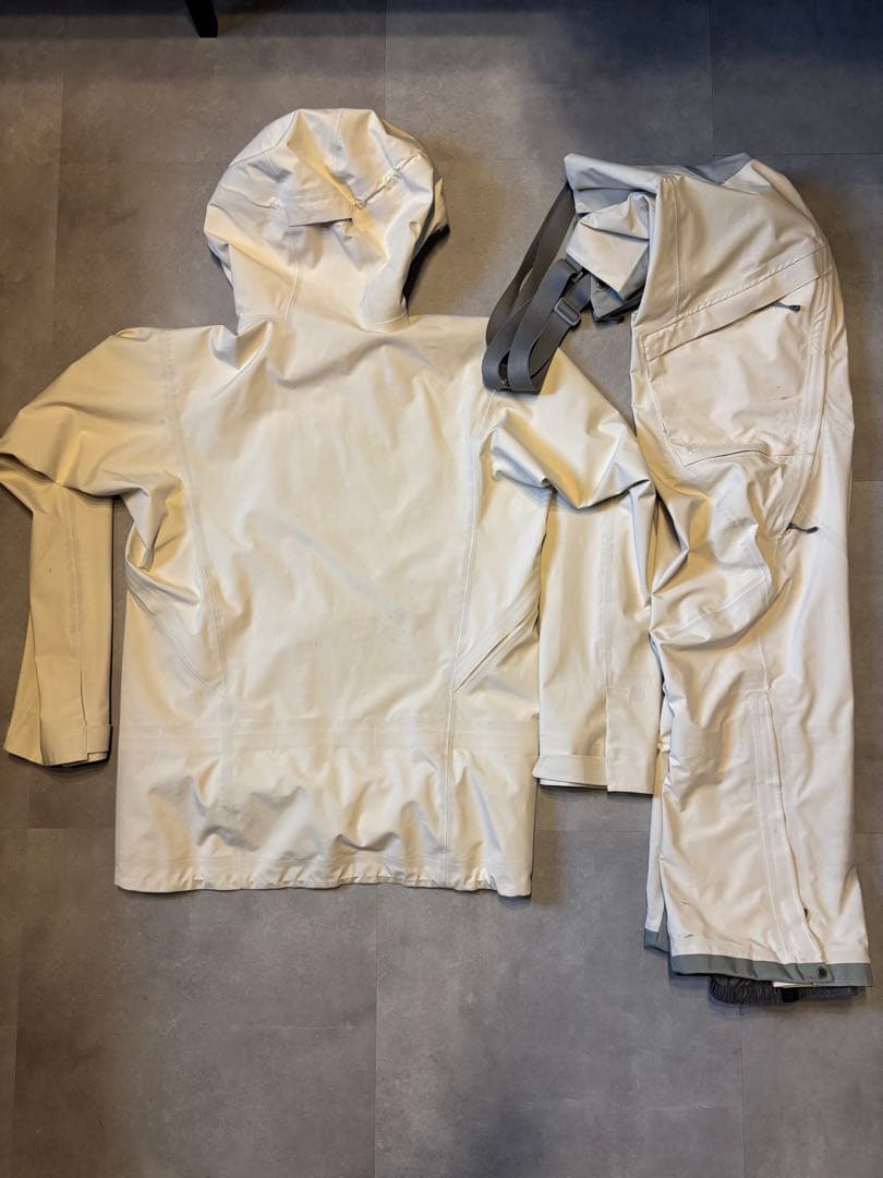 スノーボード HOUDINI Ms Rollercoaster Jacket & Pants