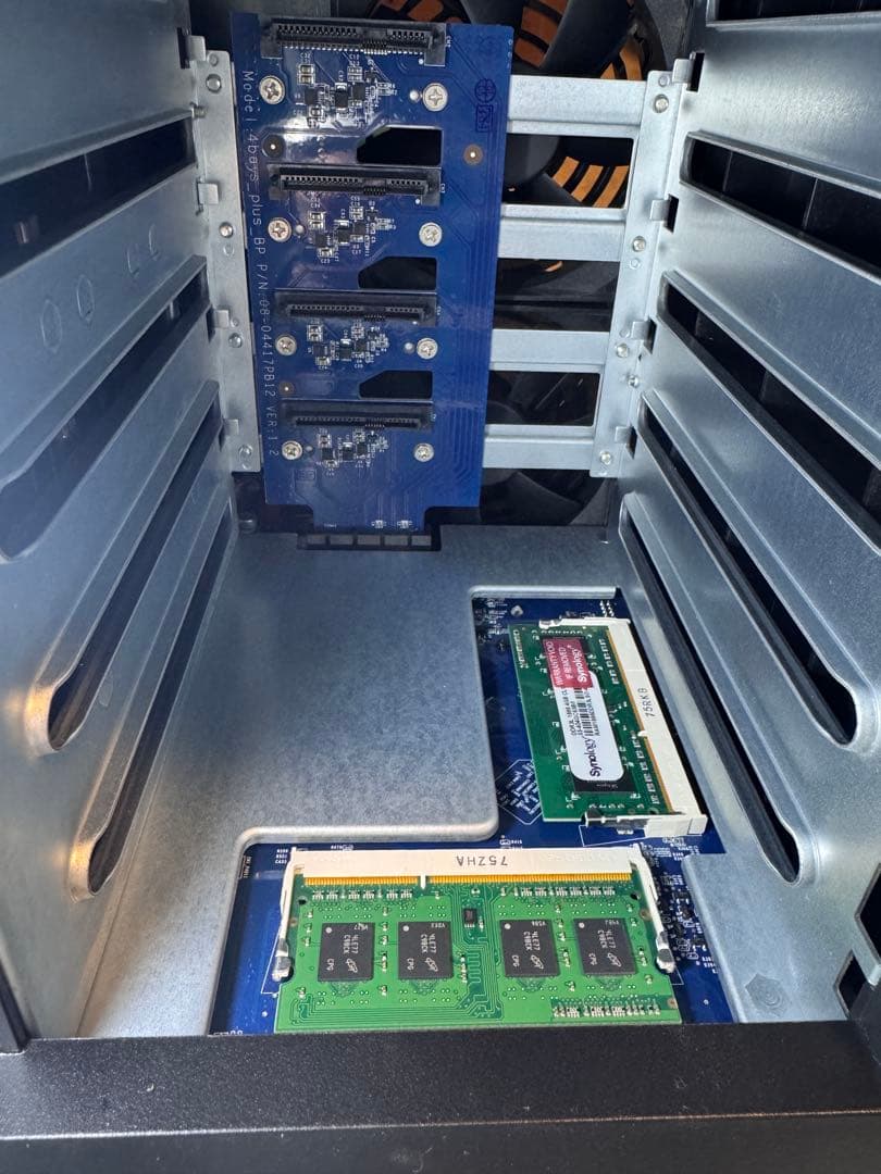 Synology DS918+ メモリ8GB
