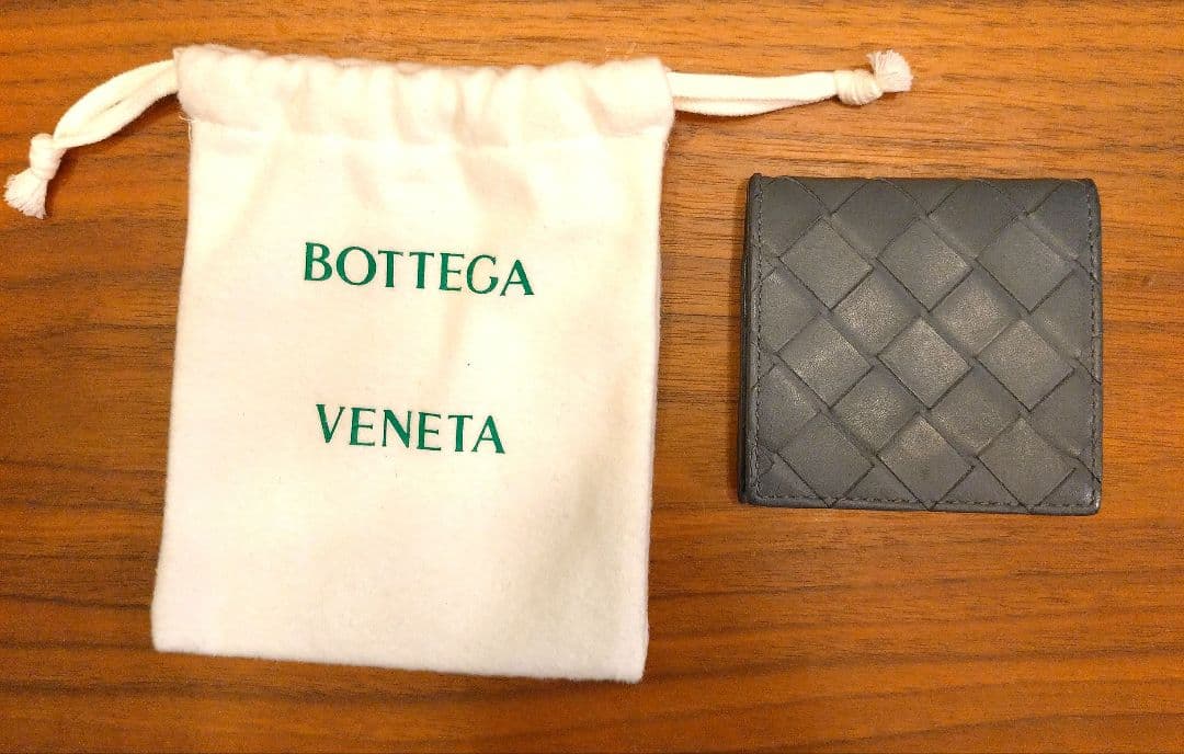 BOTTEGA VENETA グレー レザー ケース