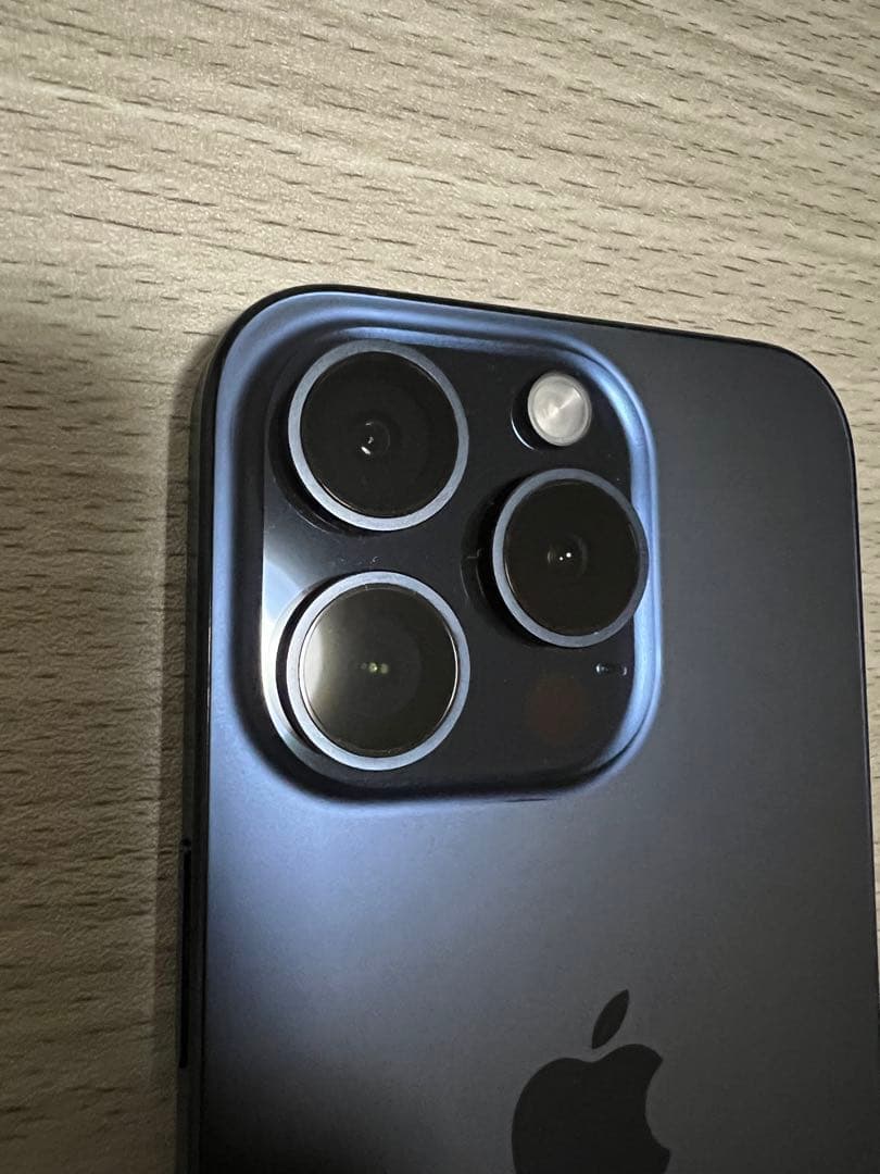 Apple iPhone 15 Pro 256GBブルーチタニウム カナダ版