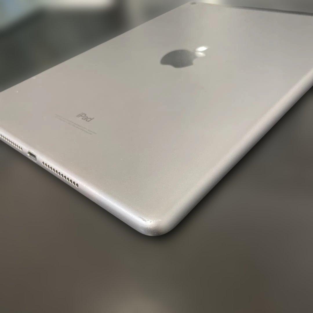 Apple iPad (第6世代) 32GBシルバー　セルラーモデル